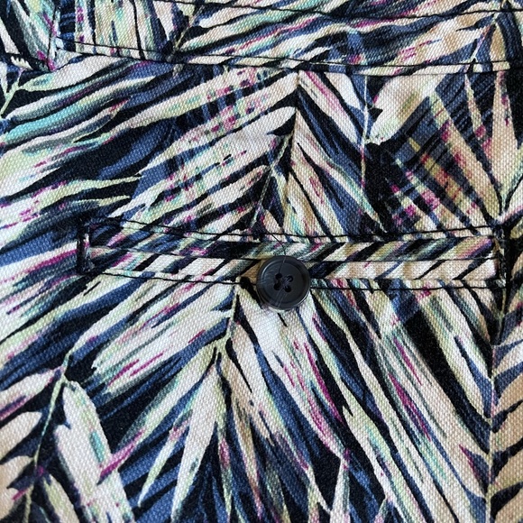 Banana Republic Print Shorts - Picture 3 of 5